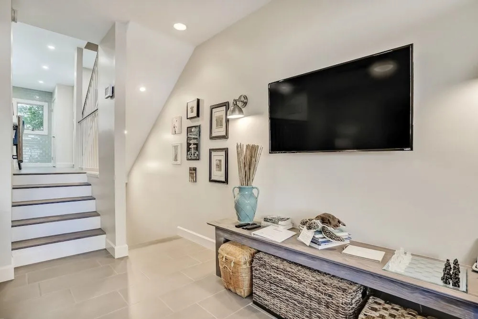 Oceanside Townhouse with Ocean View and Access to the Deck by RedAwning