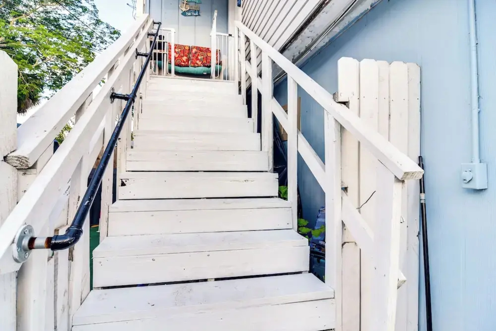 Remodeled Seminole Apt + Yard: 3 Mi to Beach!