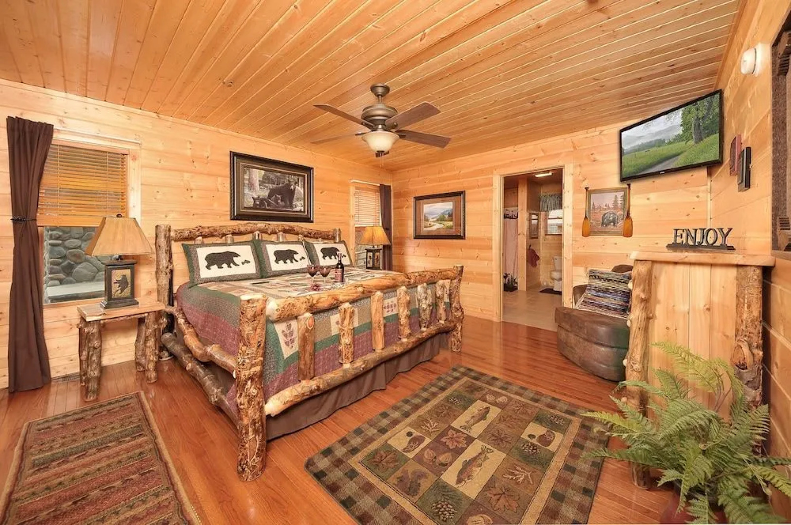 Majestic Sunset - 4 Br cabin by RedAwning