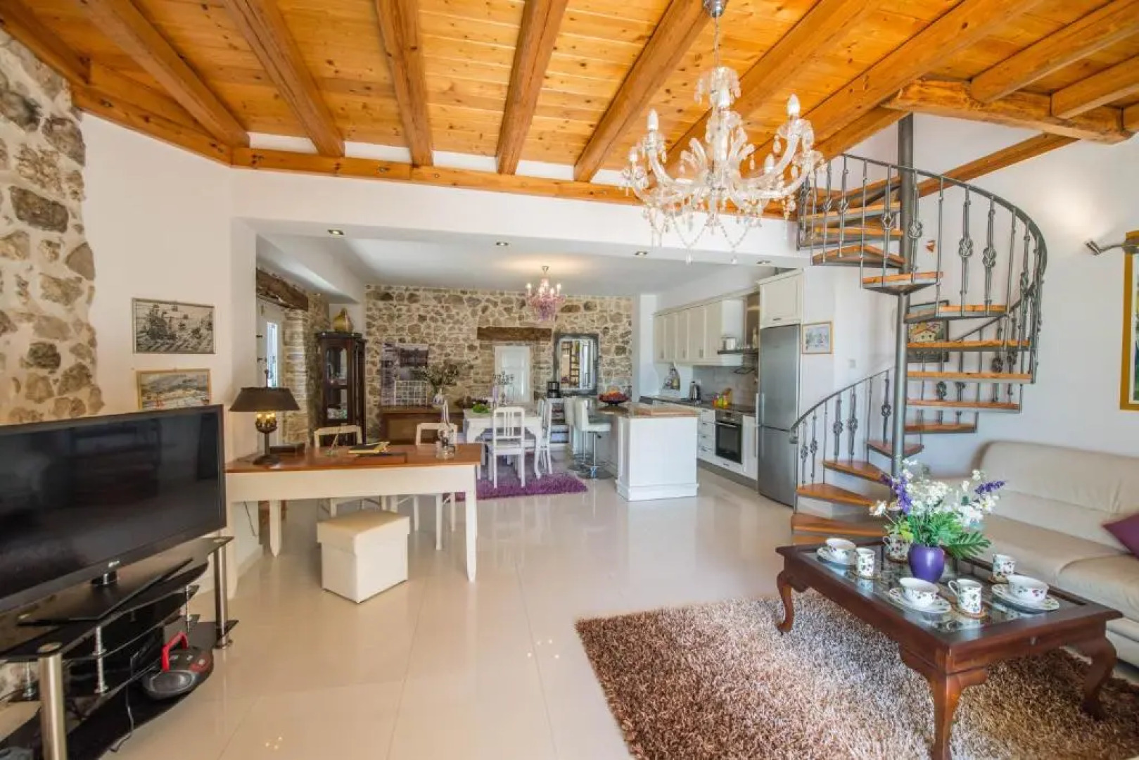 Villa Siorra by MediterraneanVillas