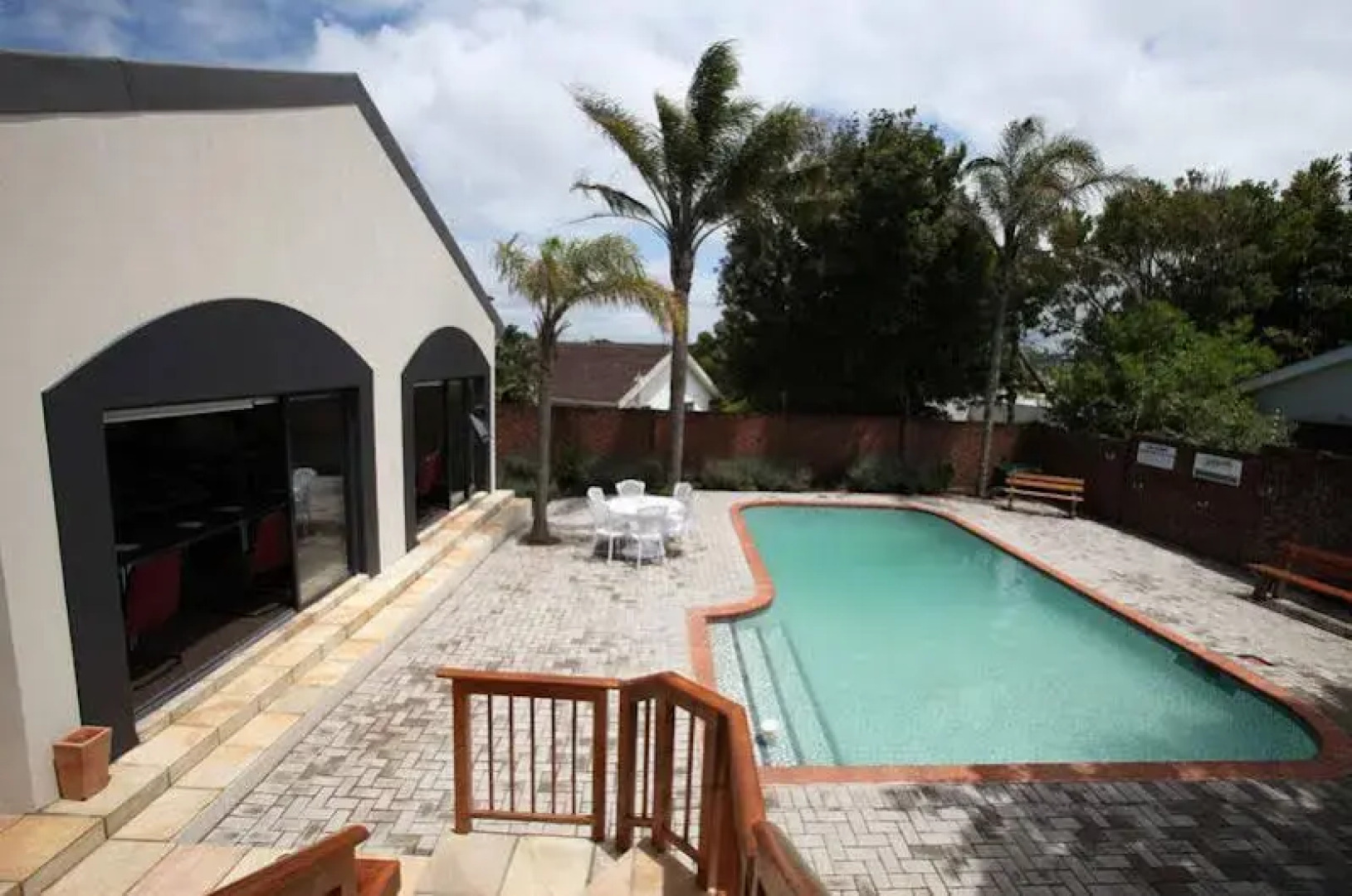 Jemimas Hospitality, Bunker on Bailie