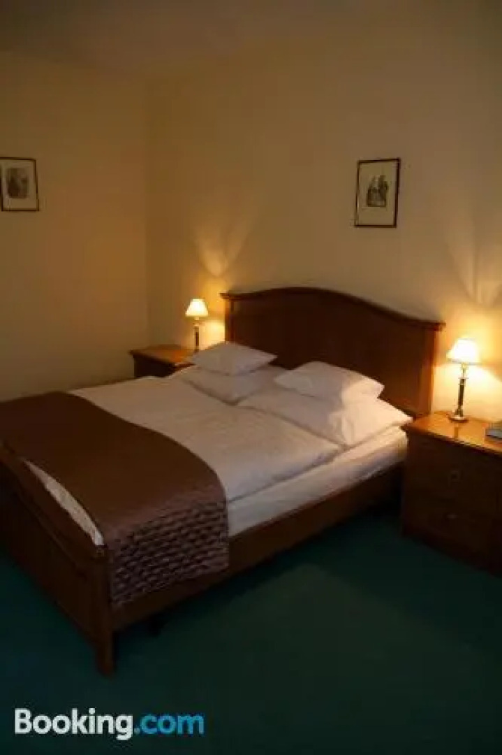 Platán Hotel & Étterem