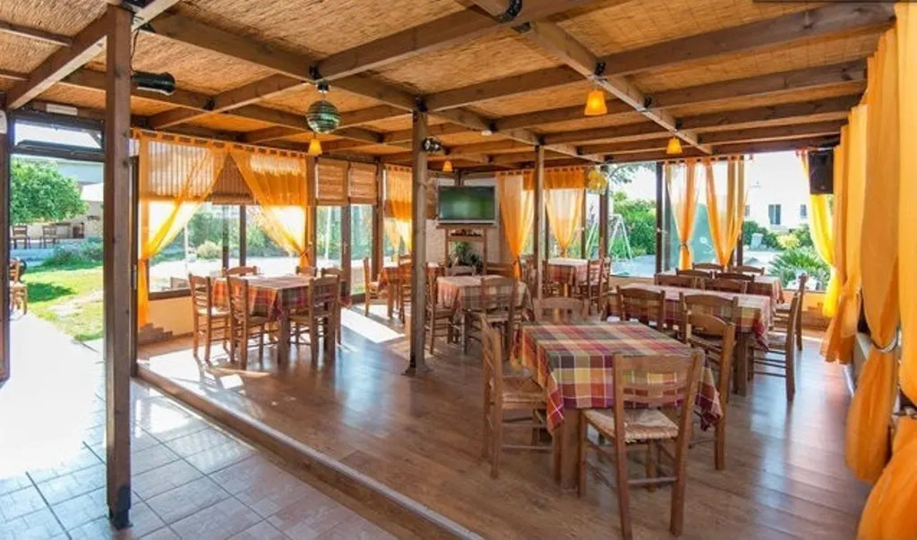 Evi Apartments And Studios