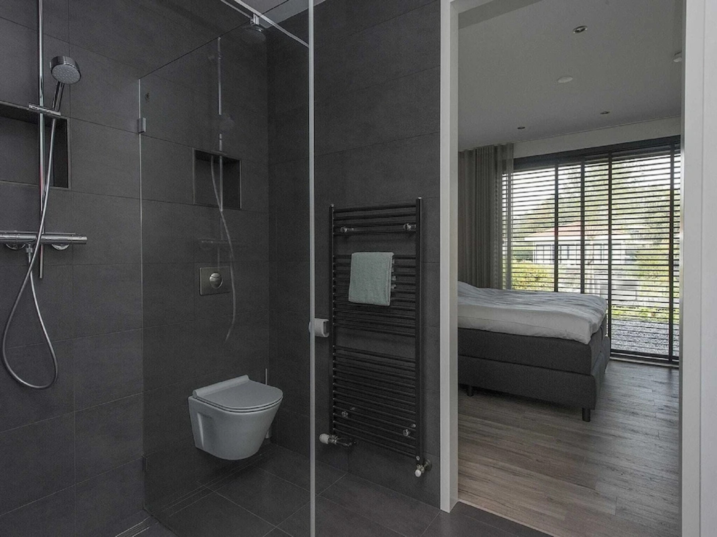 Luxury Villa With Private Jetty in Quiet Park