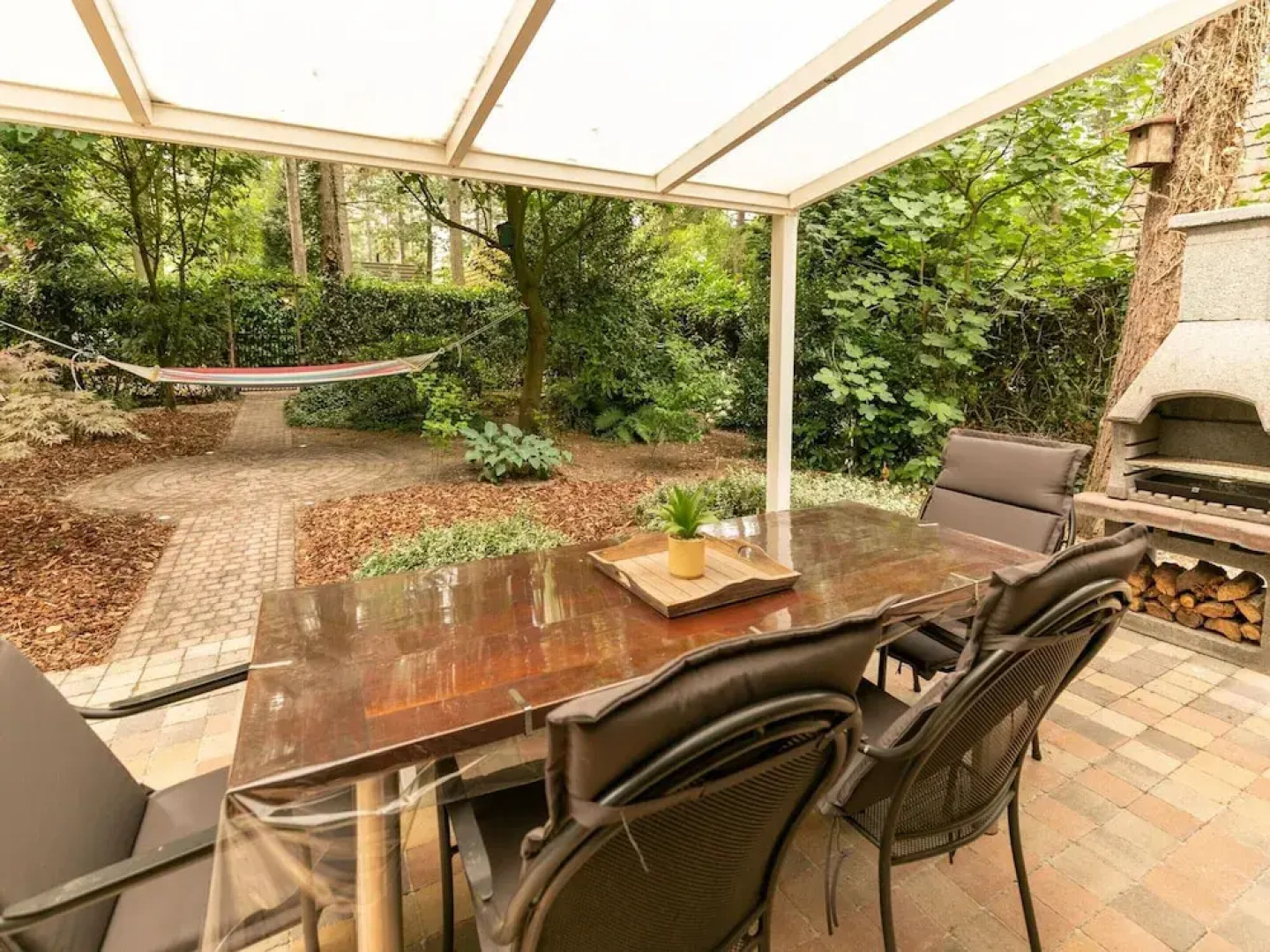 Lanaken Luxe Garden Retreat