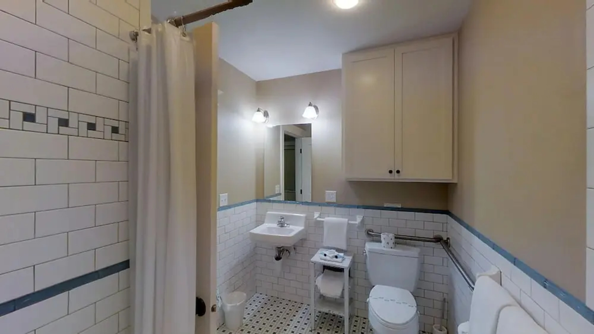 The Tides Inn in Lincoln City 4 Br home by RedAwning