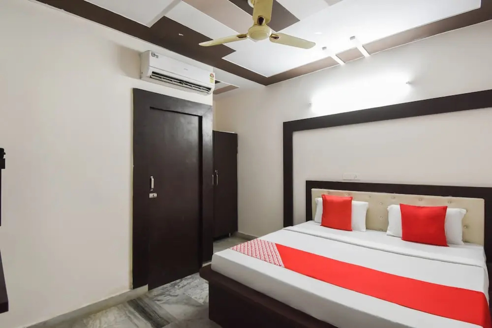 Oyo 48899 Hotel V Seven