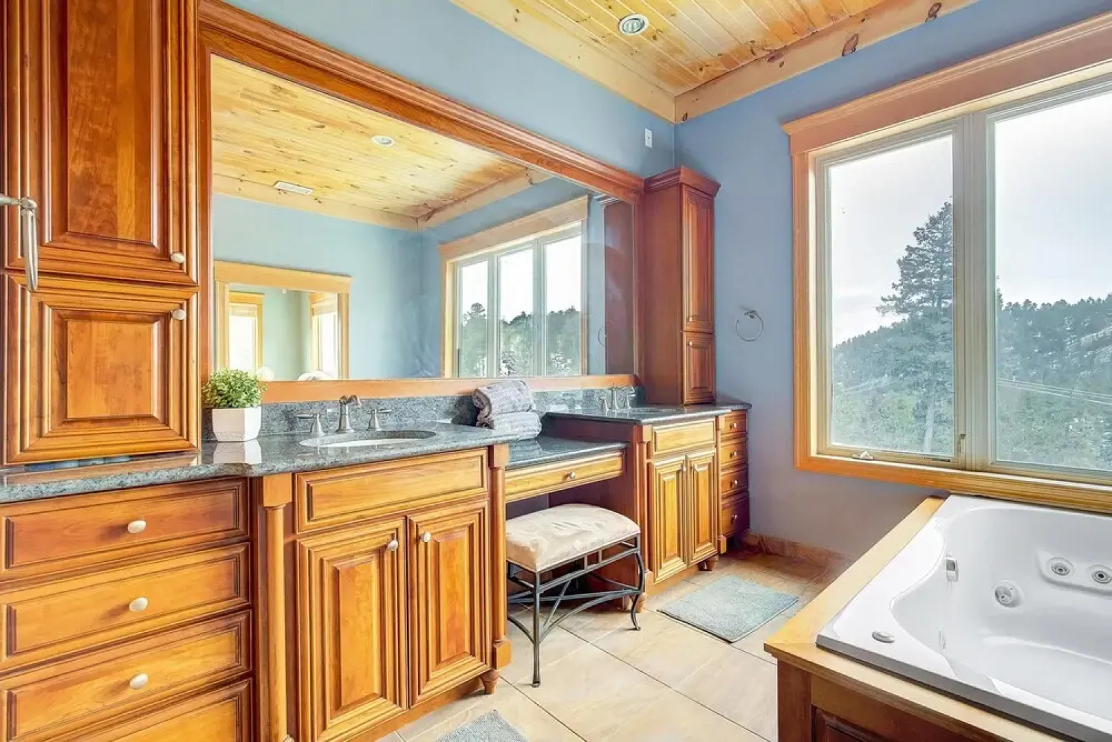 Secluded & Spacious Mountain Getaway