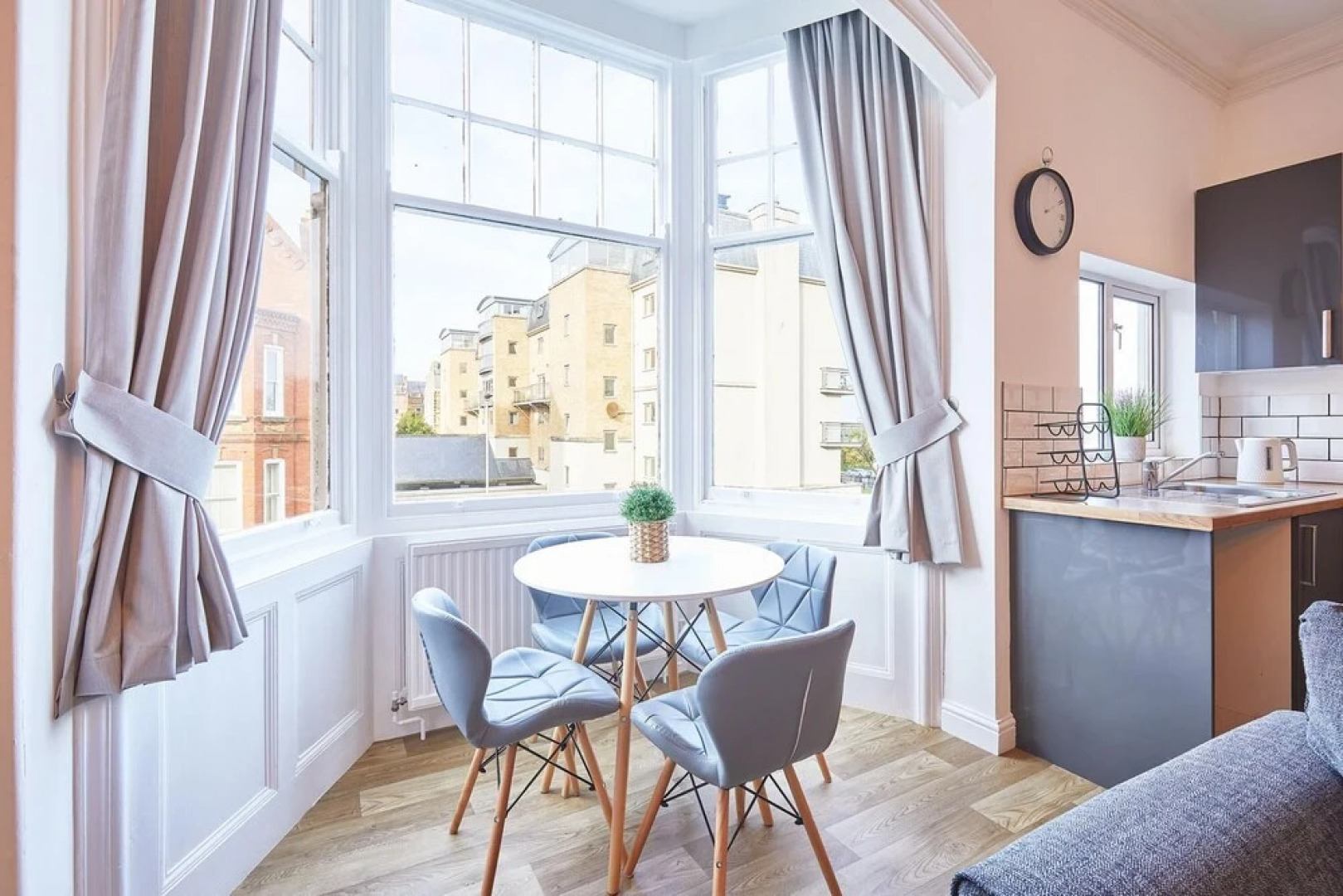 Host Stay The Lookout