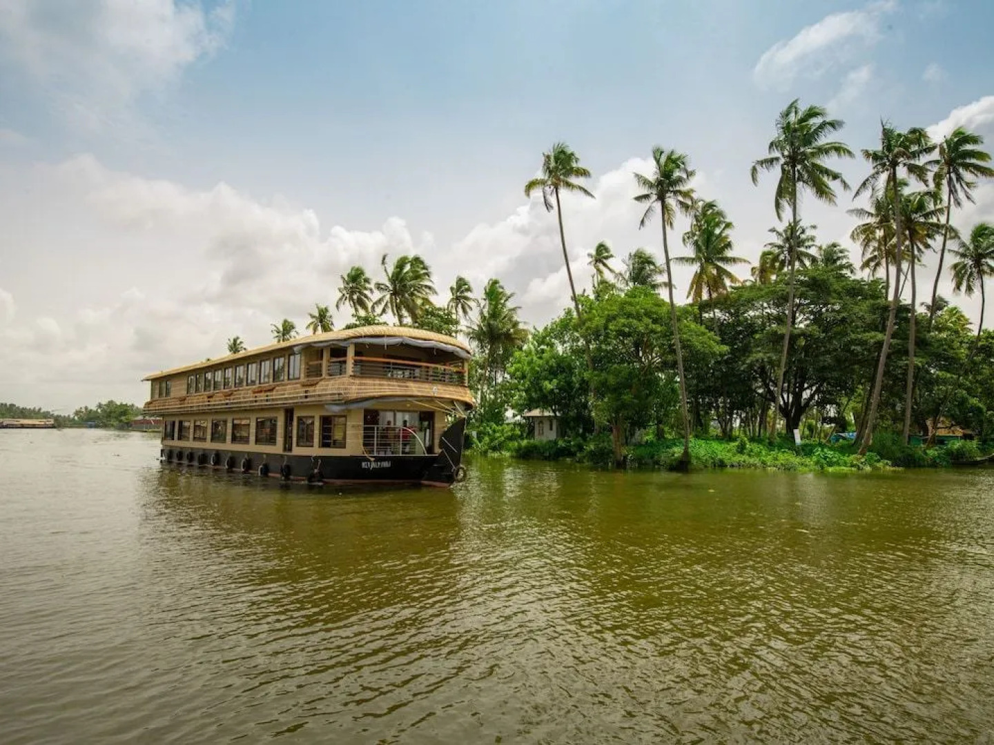 OYO 16838 Big B Houseboat 10 BHK