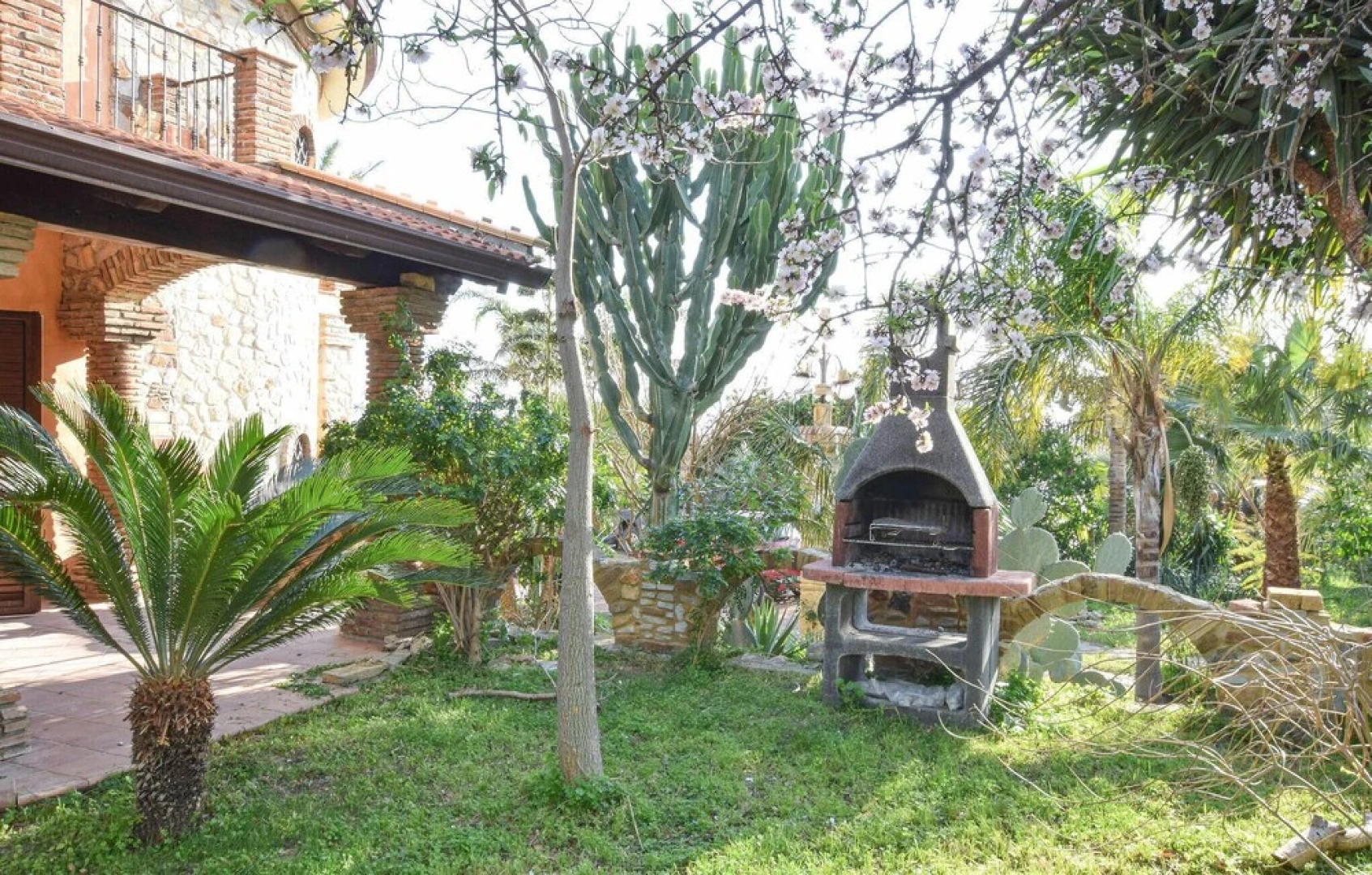 Amazing Home in Saline Ioniche With 4 Bedrooms, Wifi and Private Swimming Pool