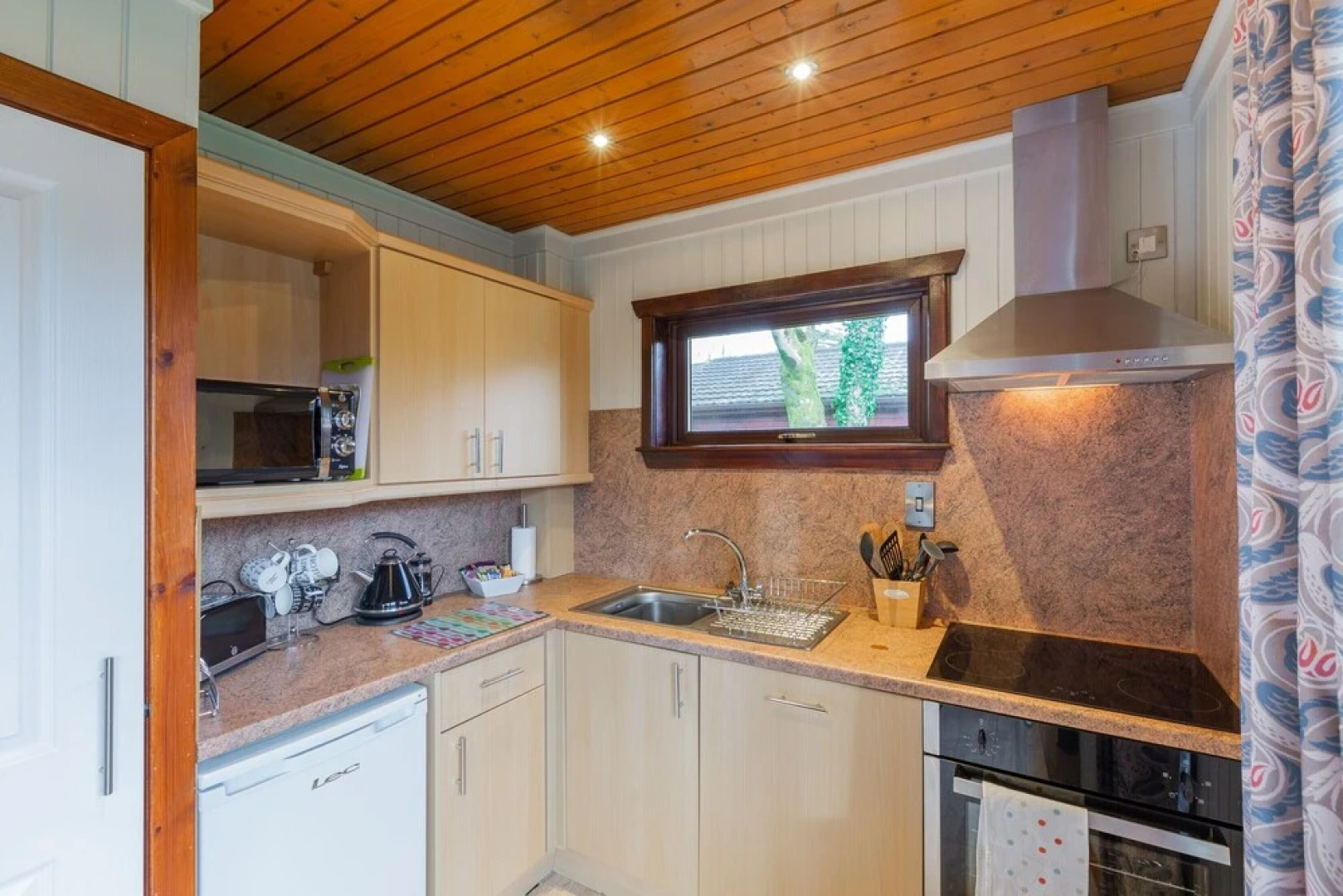 Birch 14 With Hot Tub, Newton Stewart