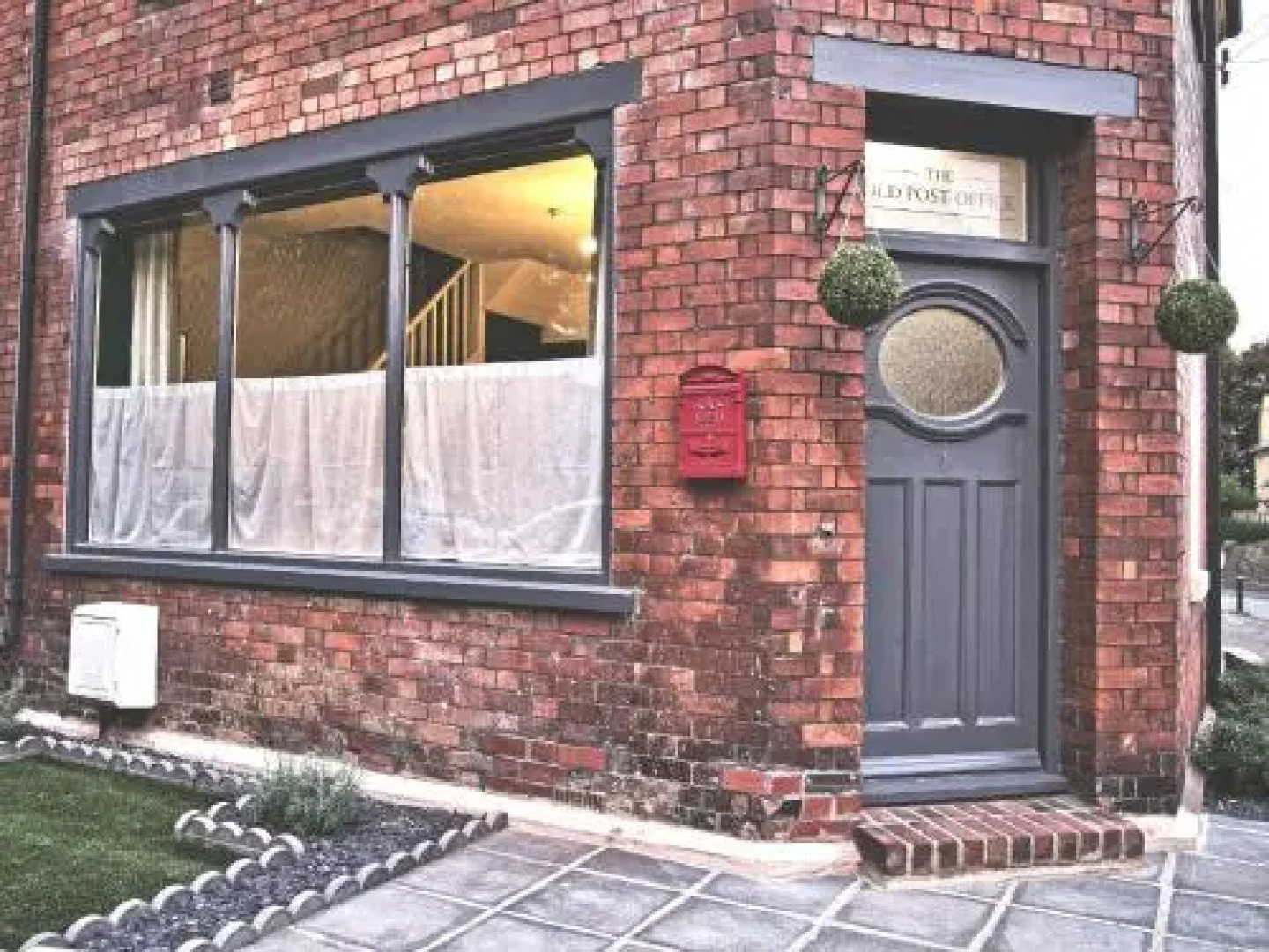 The Victorian Post House - Central Frome