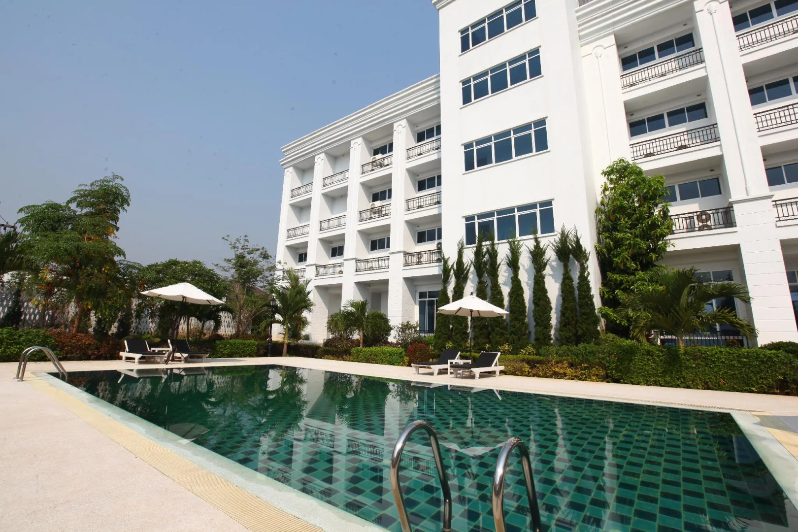 La Vie En Rose Hotel