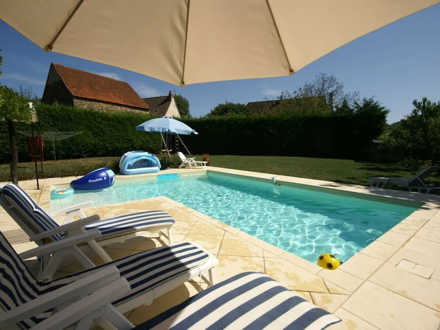 Cosy Authentic Holiday Home With Private Swimming Pool and Garden in Southern France