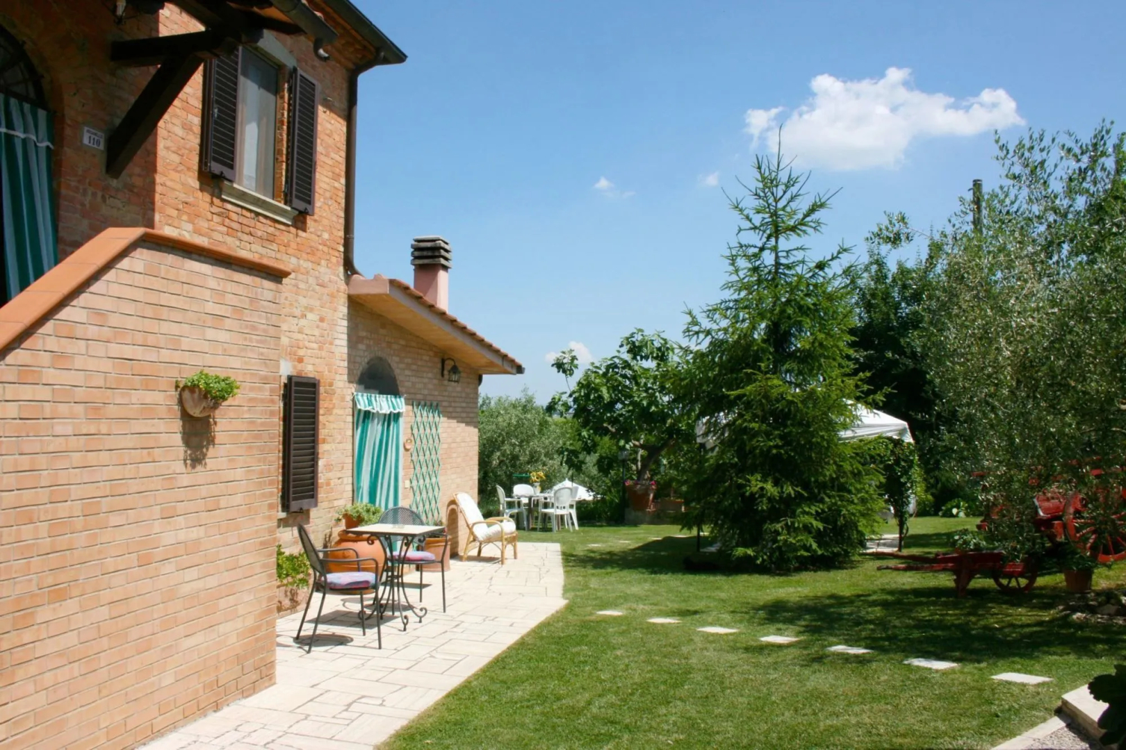 Wonderful Private Villa With Private Pool, TV, Pets Allowed and Parking, Close to Montepulciano
