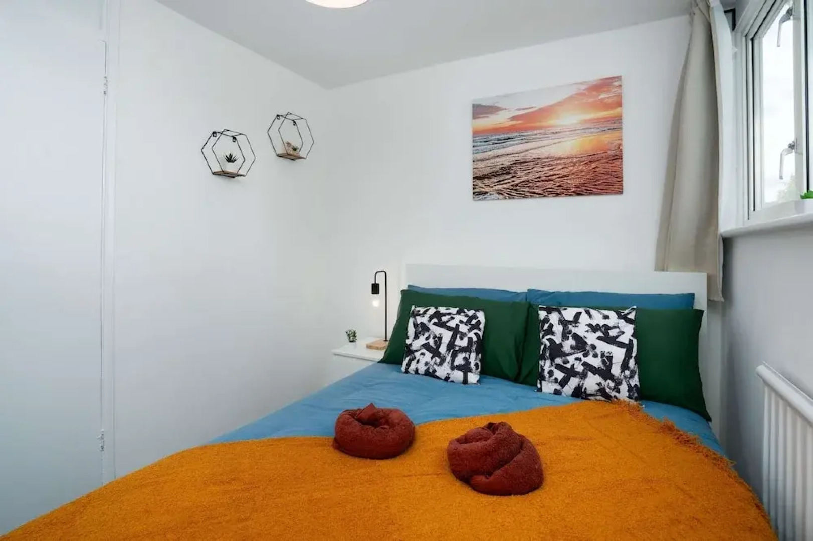 Spacious - 3 Bed - Free Parking