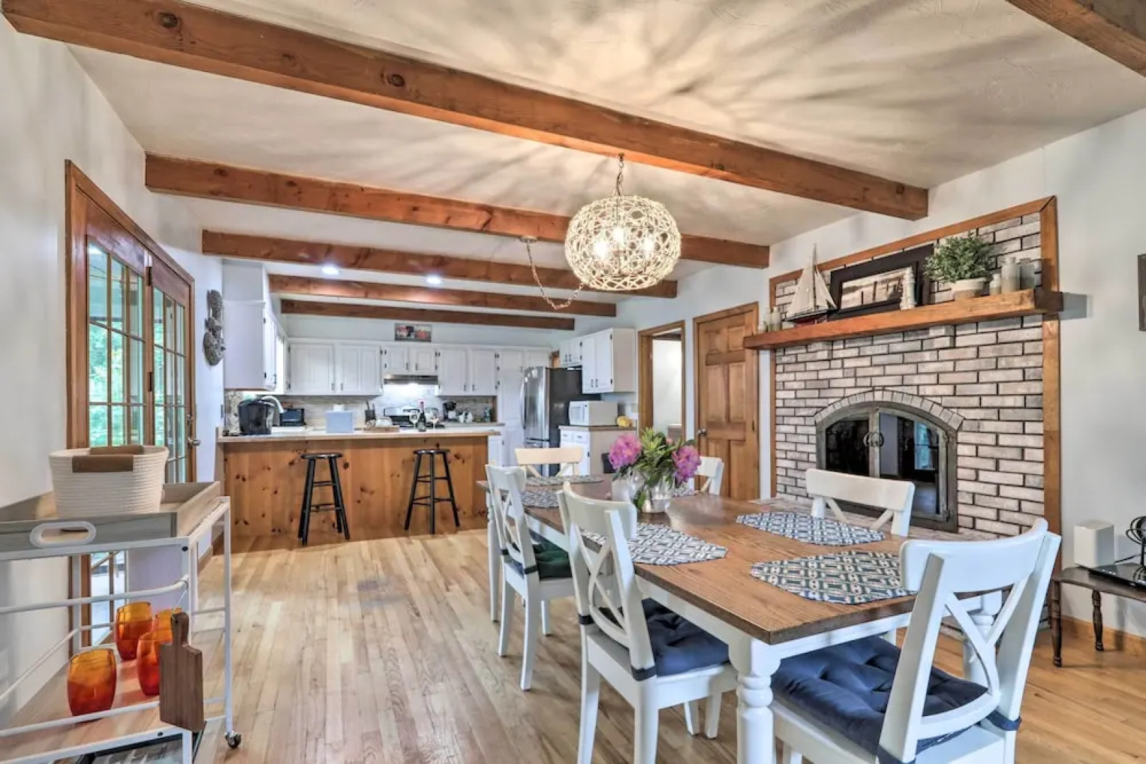 Walk to Main Street: Cozy Cottage in Hyannis