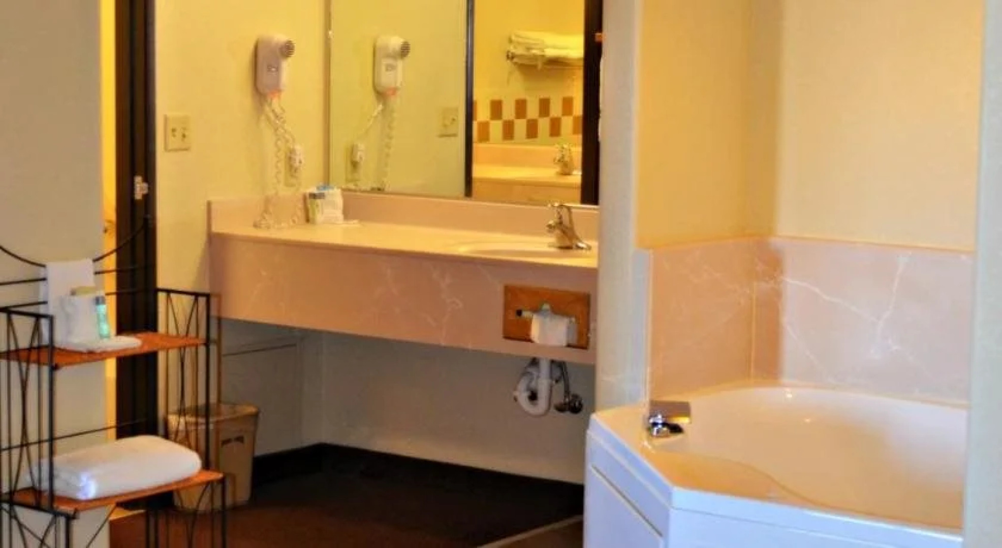 Fossil Creek Hotel And Suites