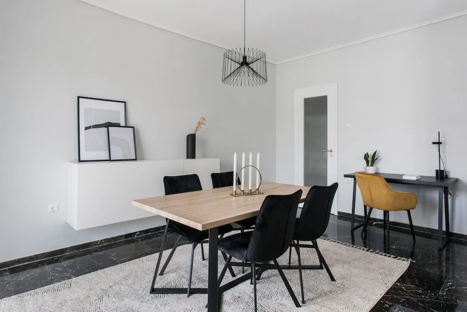 Spacious & Airy 1 Bedroom Apartment near HELEXPO