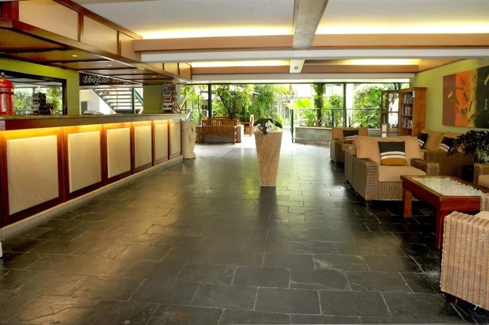 Bay Village Tropical Retreat & Apartments