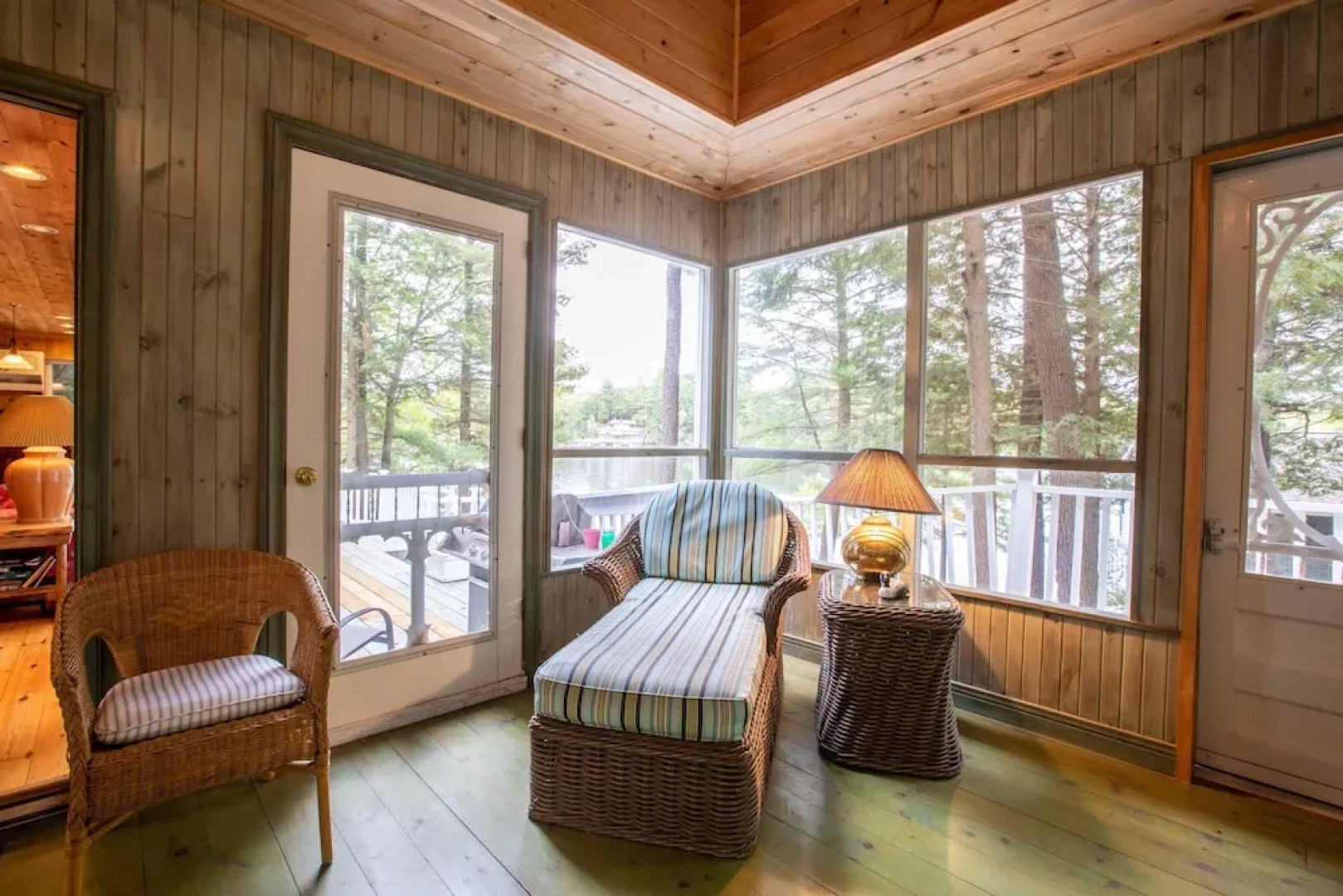 Wildflower Cottage A Fantastic boat access family cottage with a spectacular 500' of waterfront!