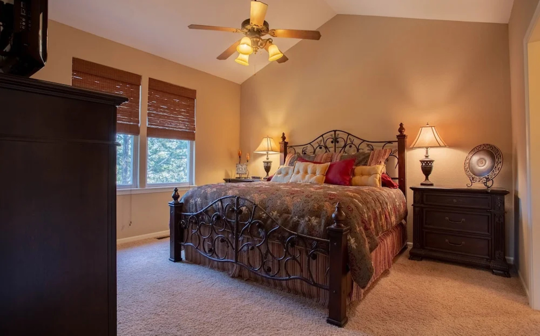 Classy Canyon Retreat - 5 Br Home