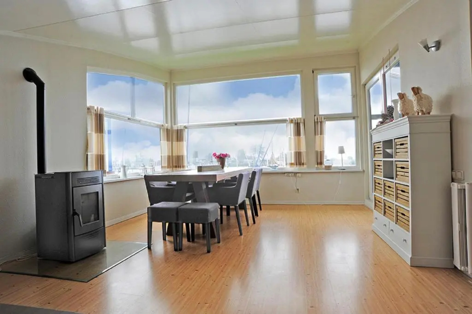 6pers. Lauwersmeer Lakefront. Nirvana house with sauna, pellet stove