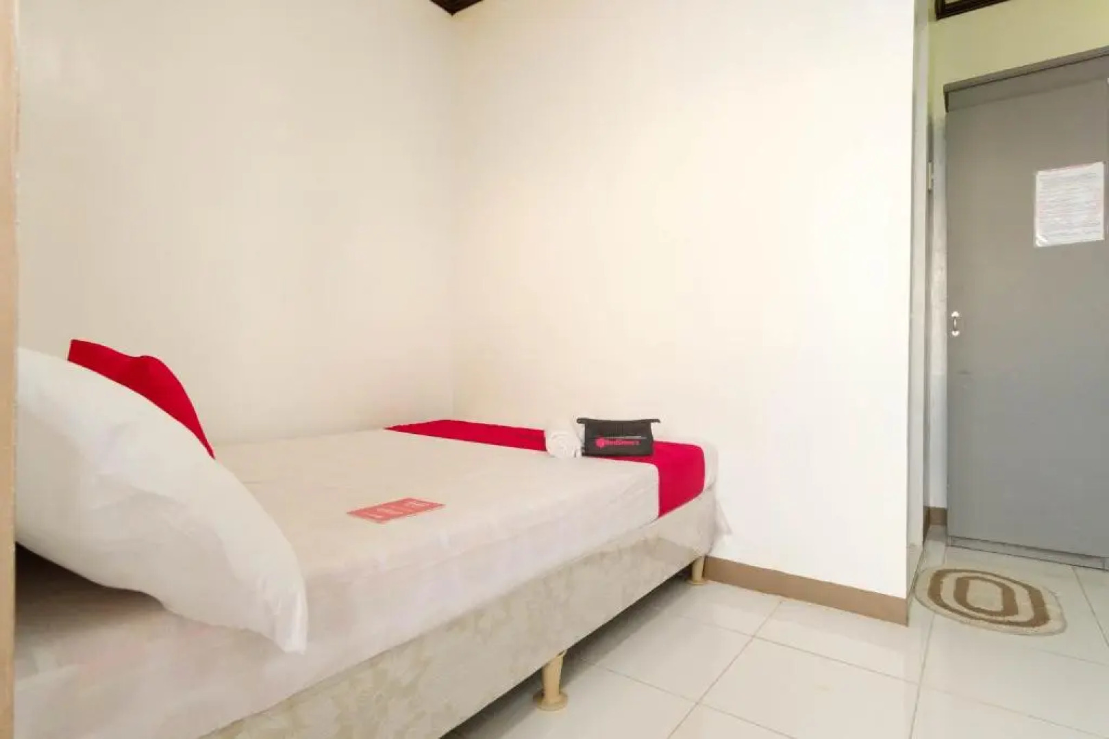 RedDoorz @ Prince JB Beach Resort Zambales - Vaccinated Staff