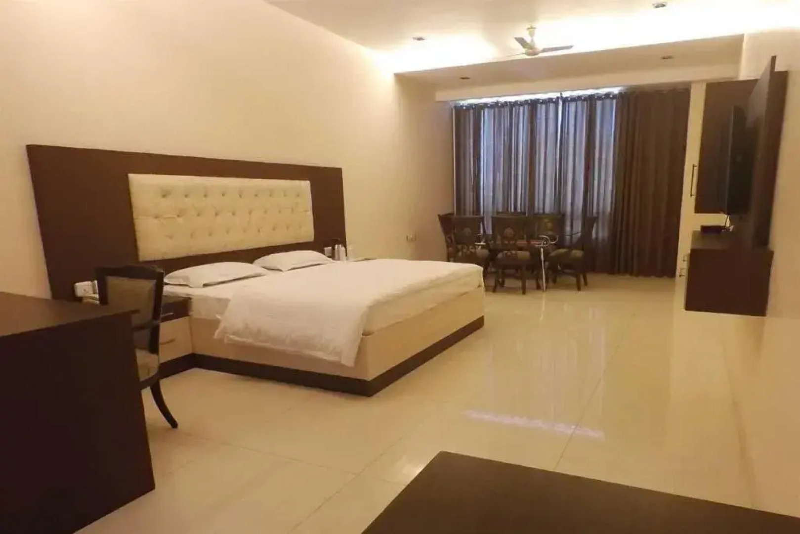 Jyoti Hotel & Restaurant