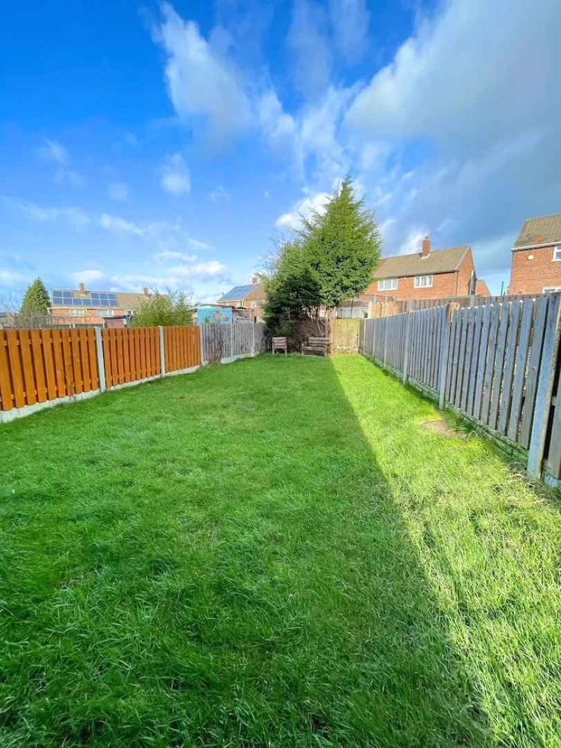 6 Person Spacious Home with Garden