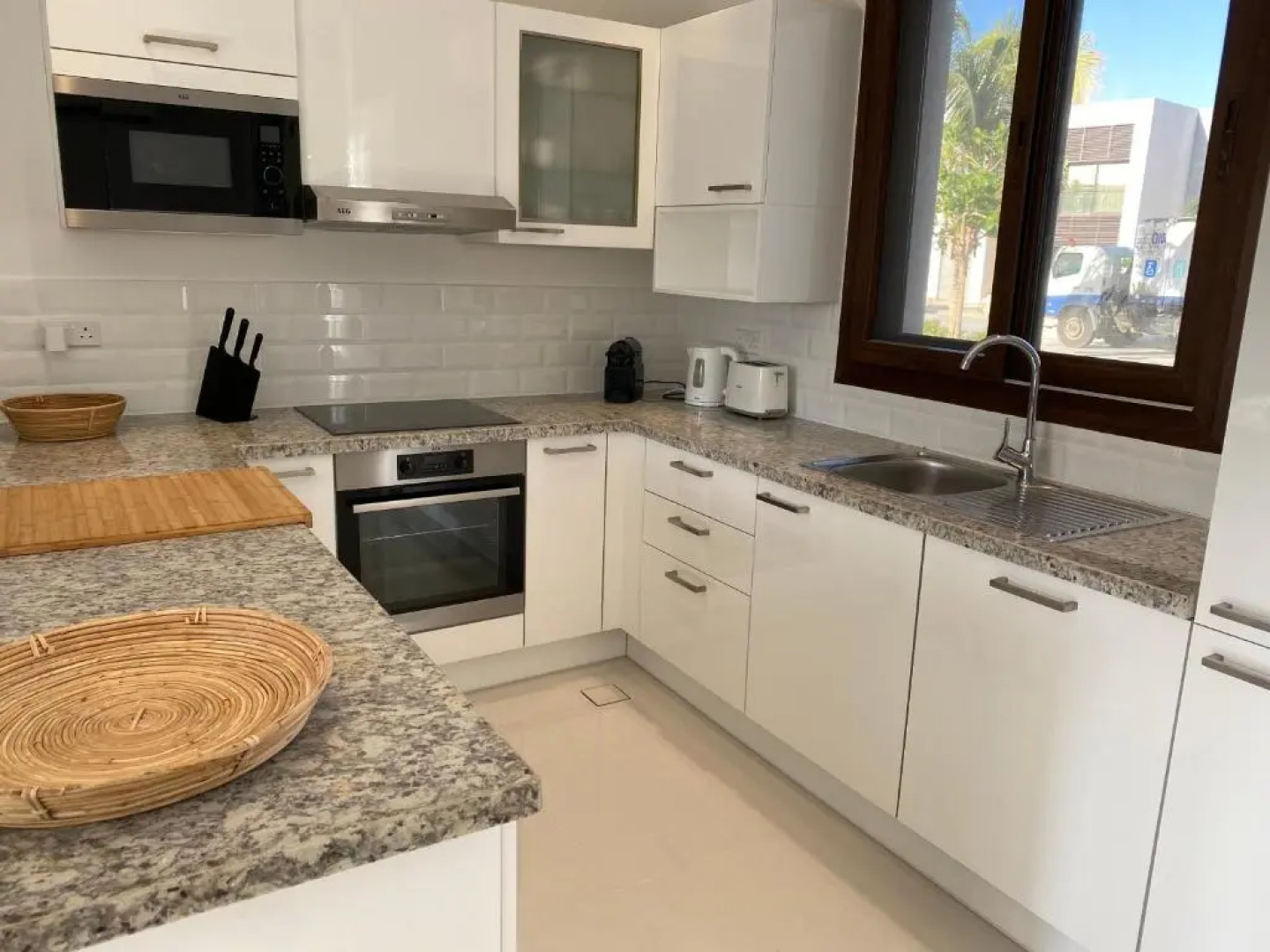 SL19 Lovely 2-bedroom apartment with gorgeous garden and south lagoons view