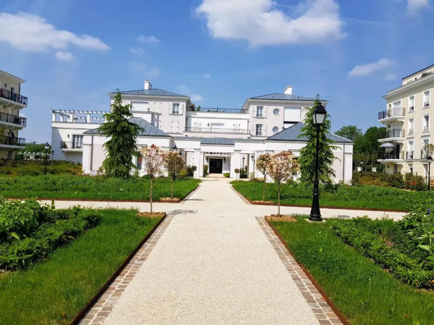 Mickey's closest neighbor