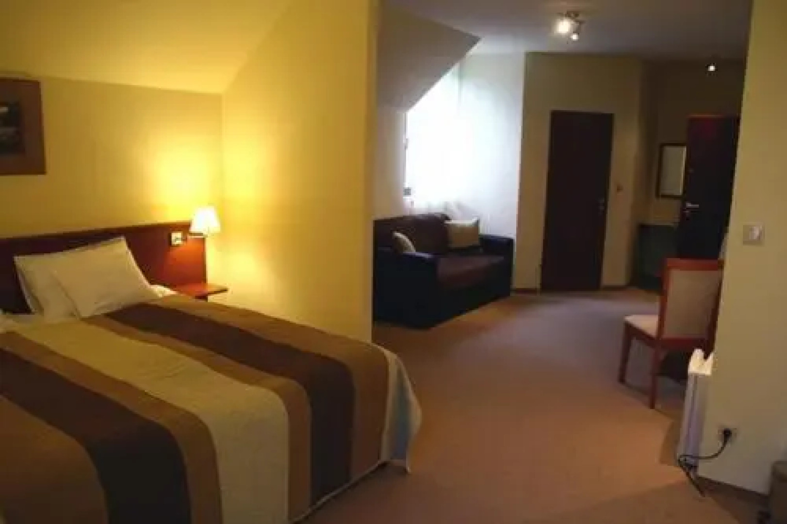 Apát Hotel és Étterem