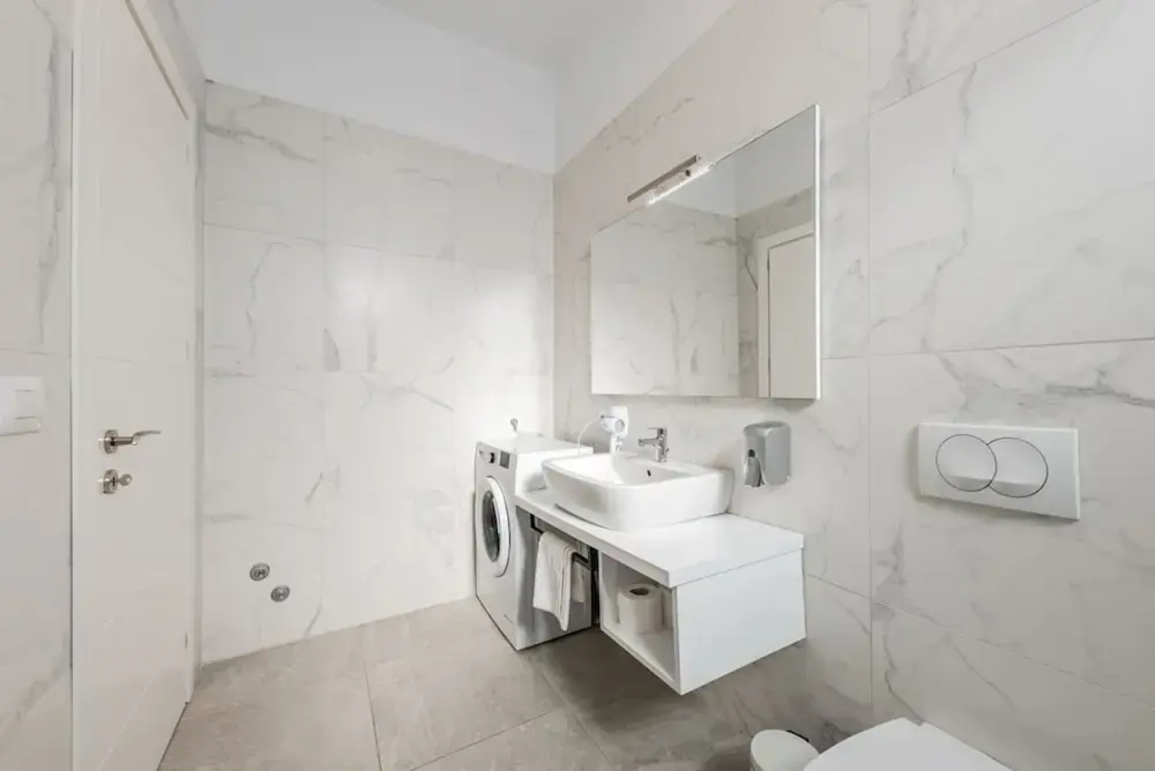 Stylish Studio With Spacious Balcony -trendafili