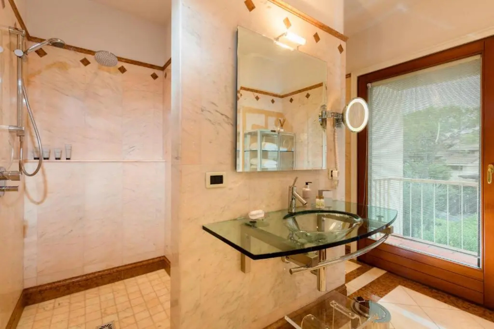 Lake Front Luxury Suites (Adults Only)