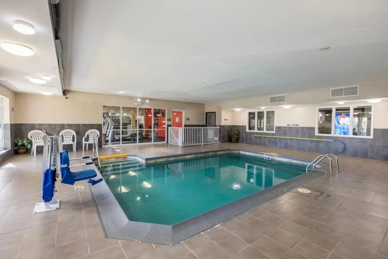 Holiday Inn Express & Suites Chicago Matteson by IHG