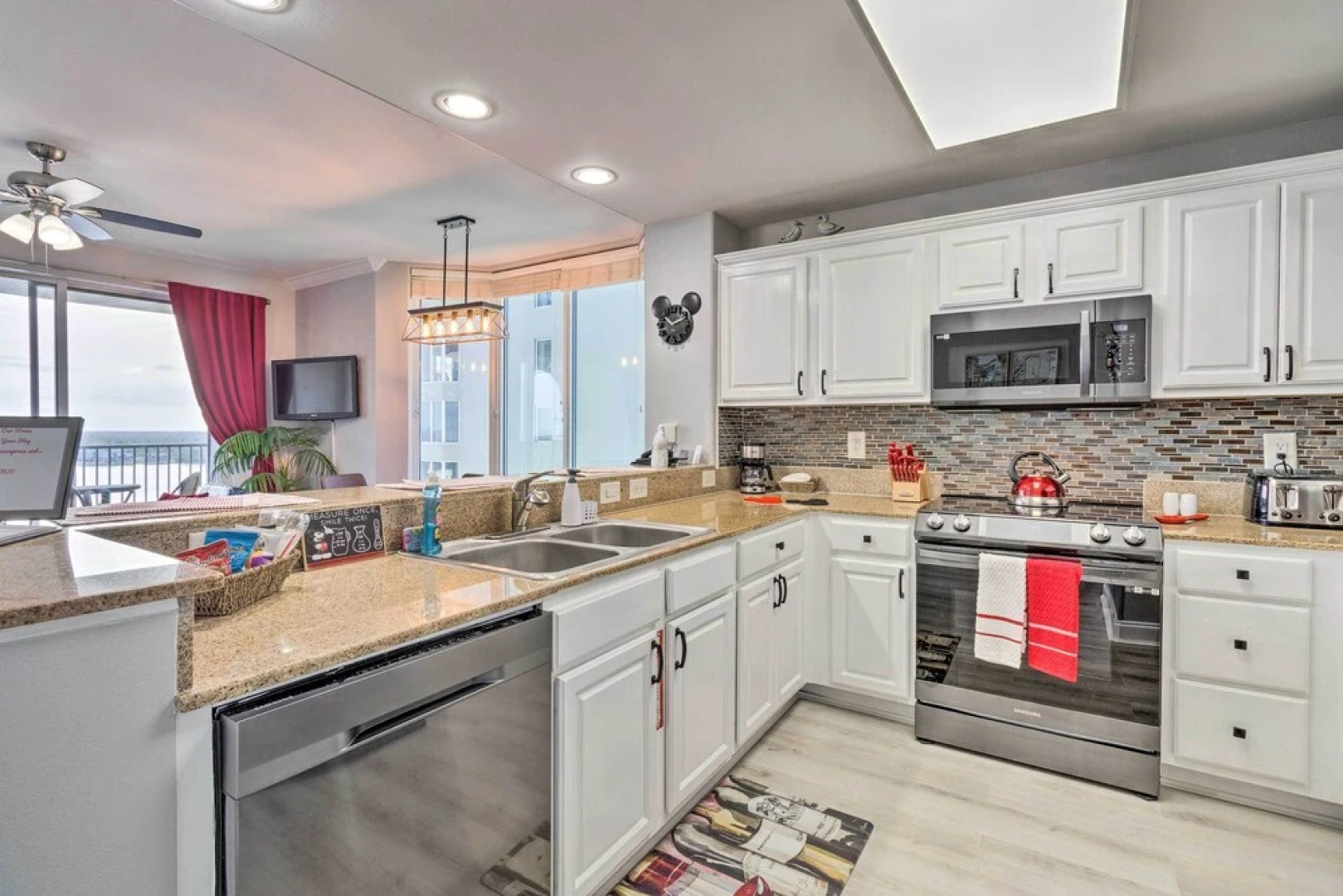 Family Resort Condo w/ 2 Pools: 1 Mi to Disney!