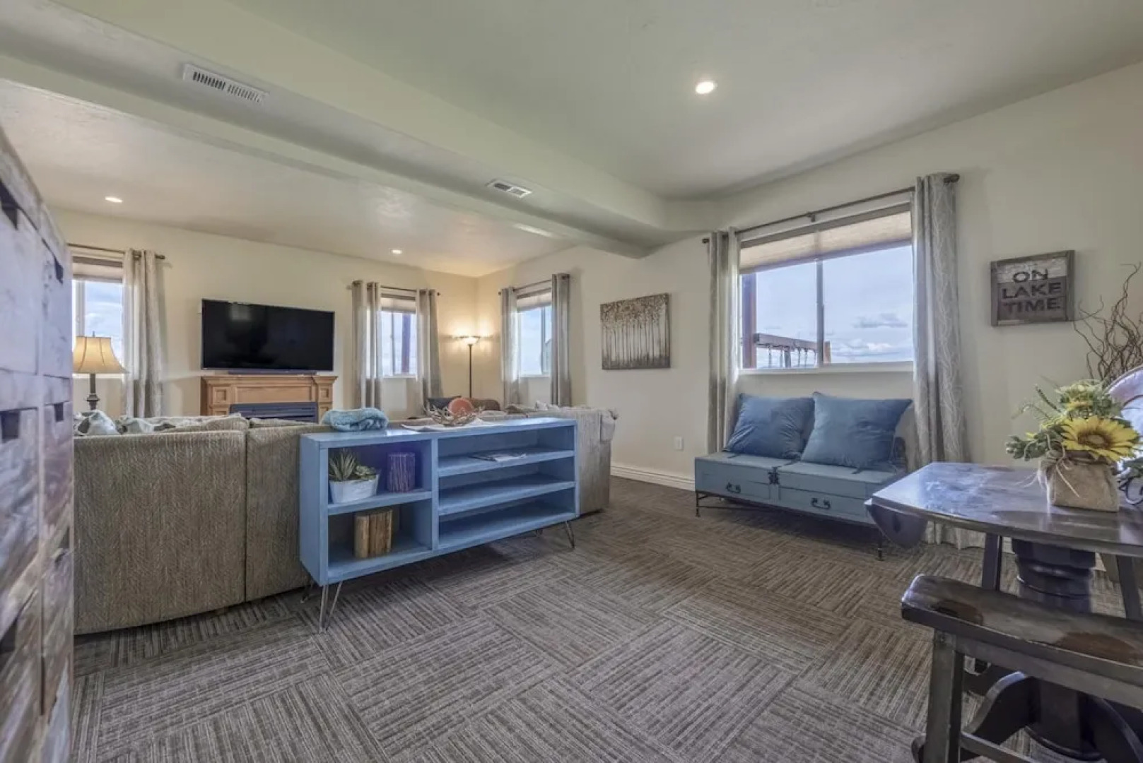 Family FUN Cabin! Sleeps 36, Mountainside w/ Beach Access, and Kid Paradise Yard