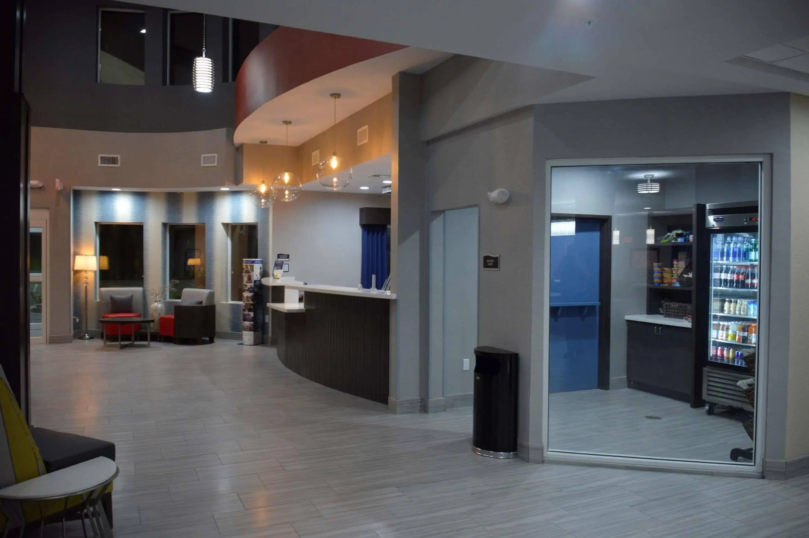 Del-Mar Airport Inn & Suites