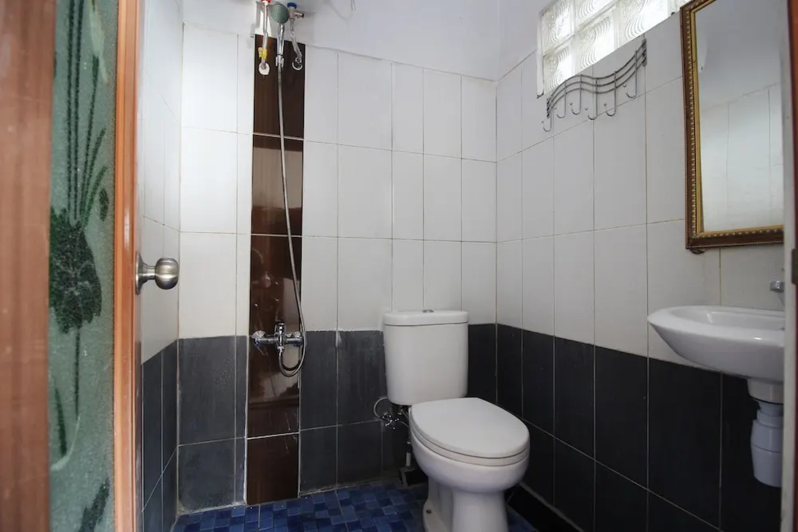 Hotel Lee by OYO Rooms