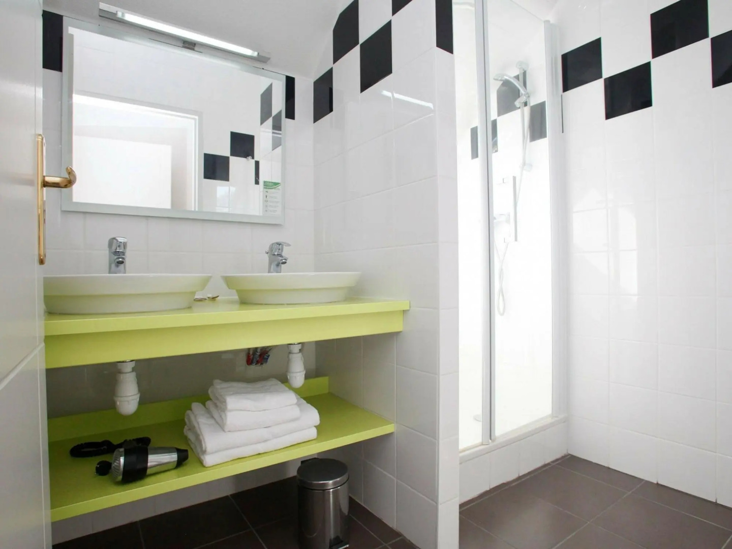 Nice Studio in a Castle not far From the Breton Beaches