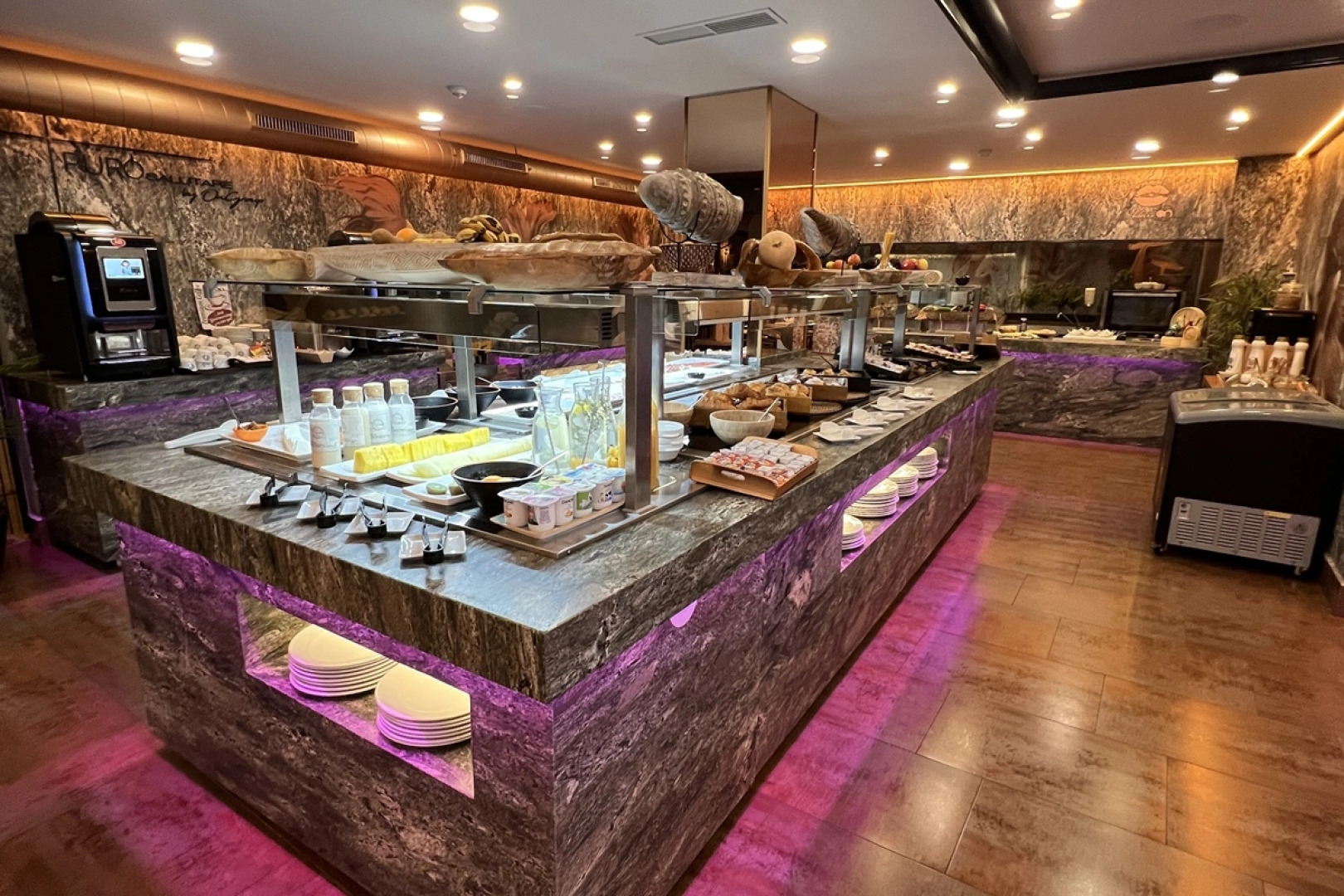 ON ALETA ROOM designed for adults