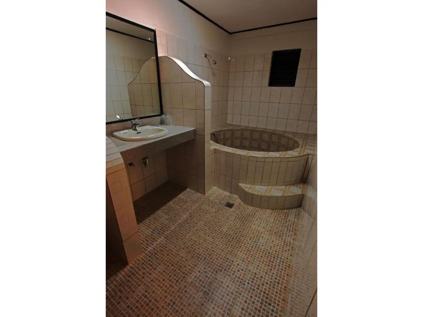 Paradise Resort and Dive Shop