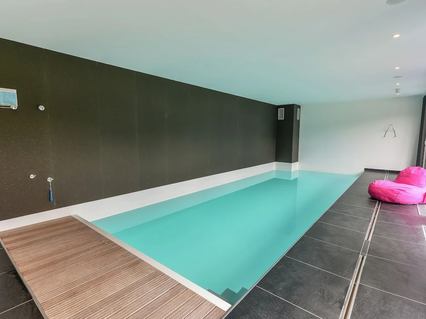 Welcoming Villa in Fouesnant With Swimming Pool