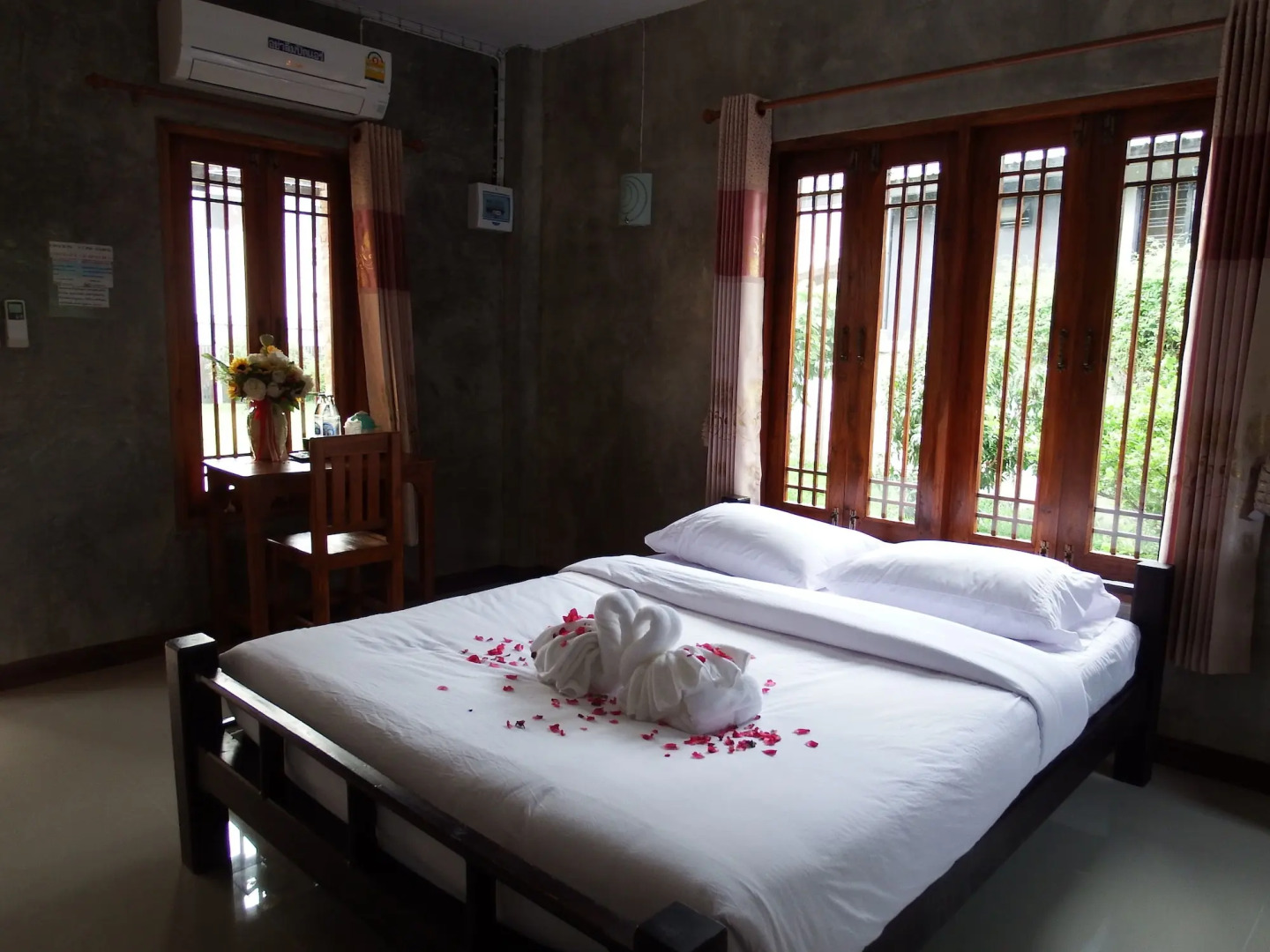 Pon-Pon & Nuan-La-Or