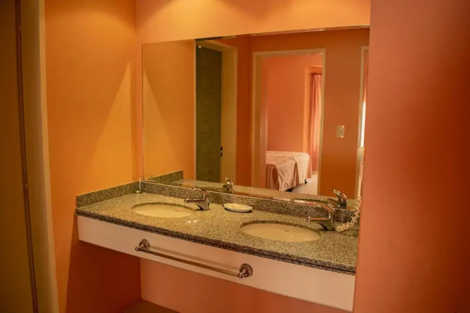 Los Robles Apart Hotel