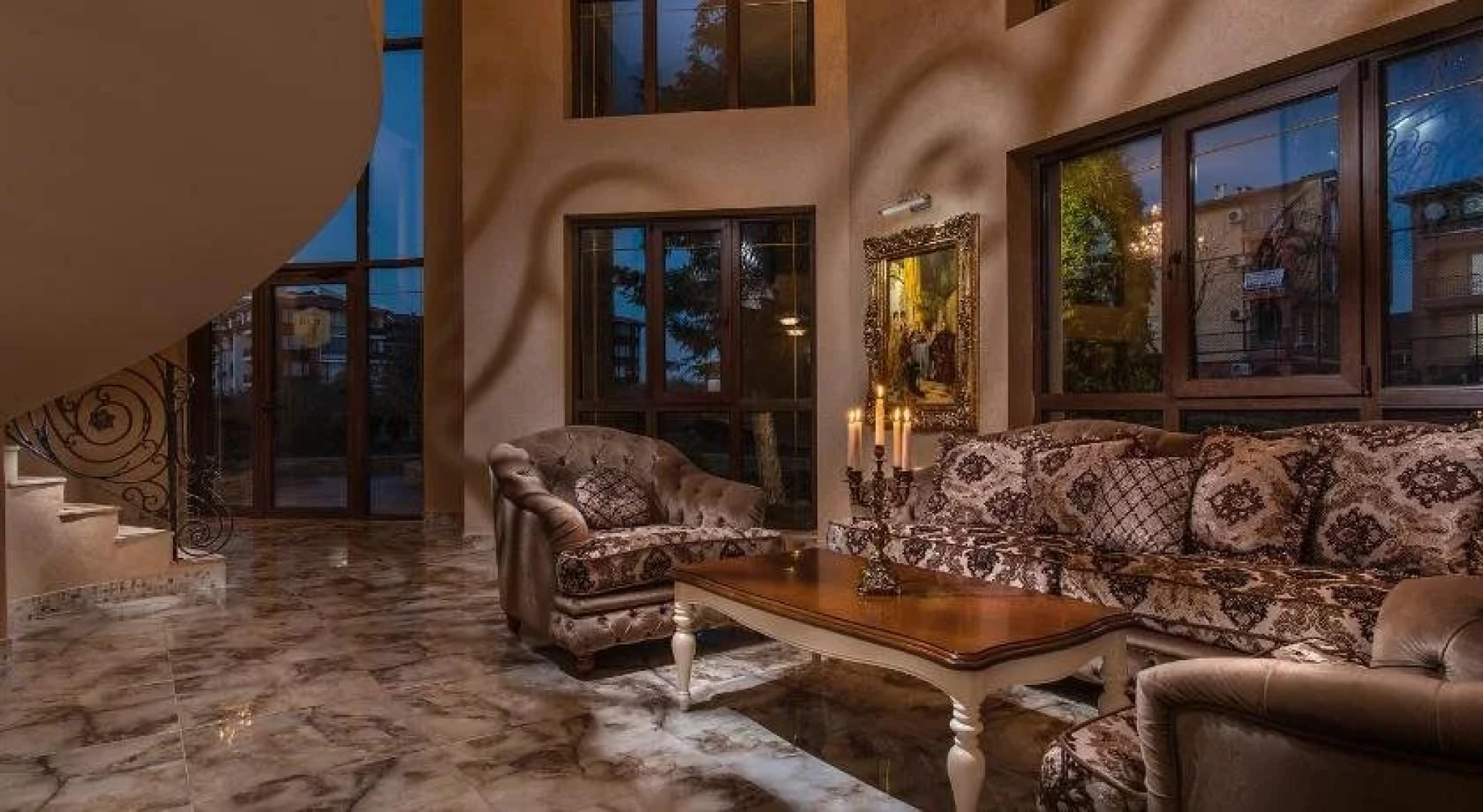 Esteban Apartcomplex