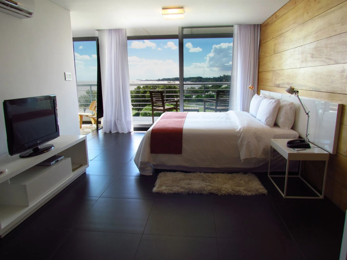 Costa Colonia - Riverside Boutique Hotel