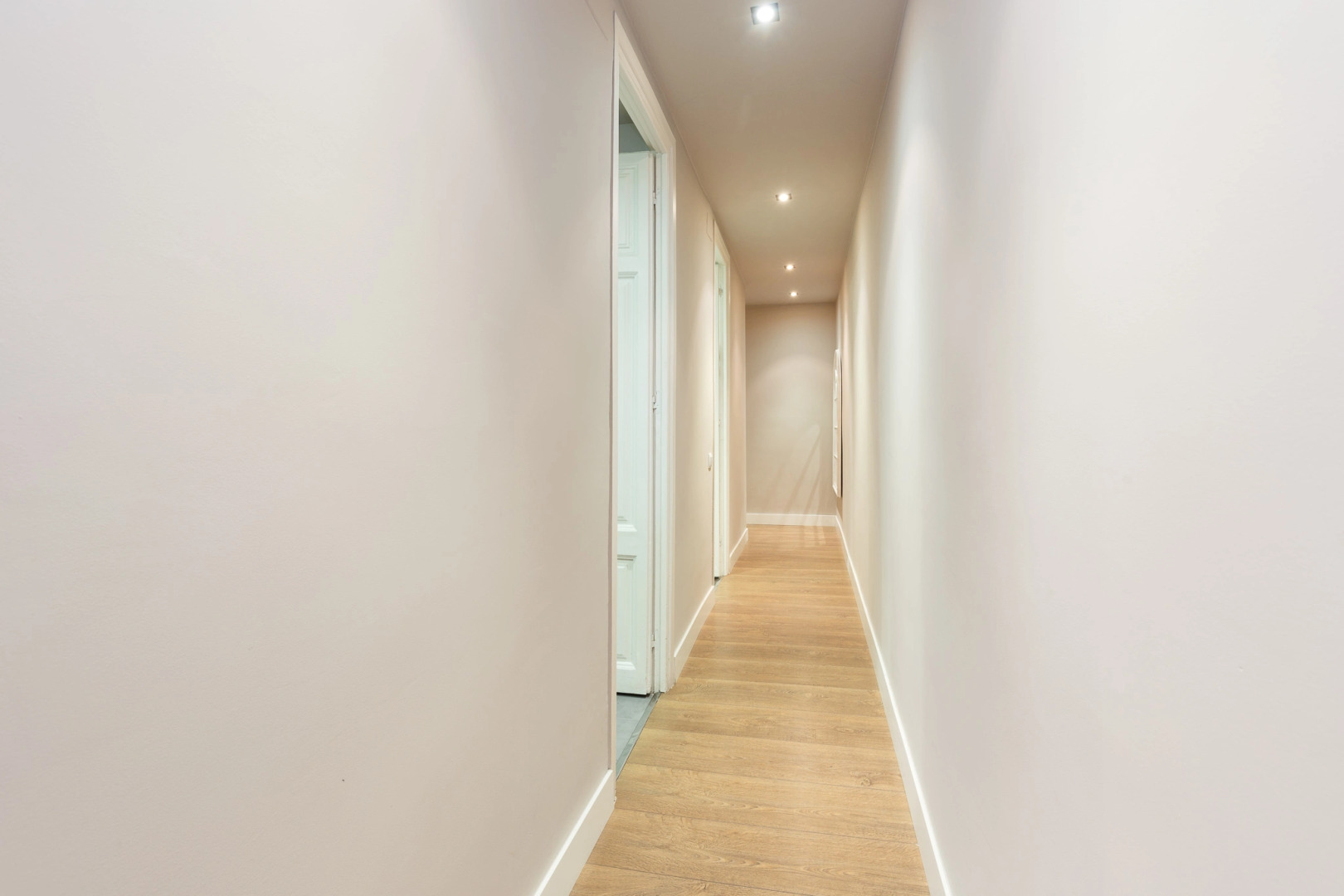 AinB Eixample-Miro Apartments